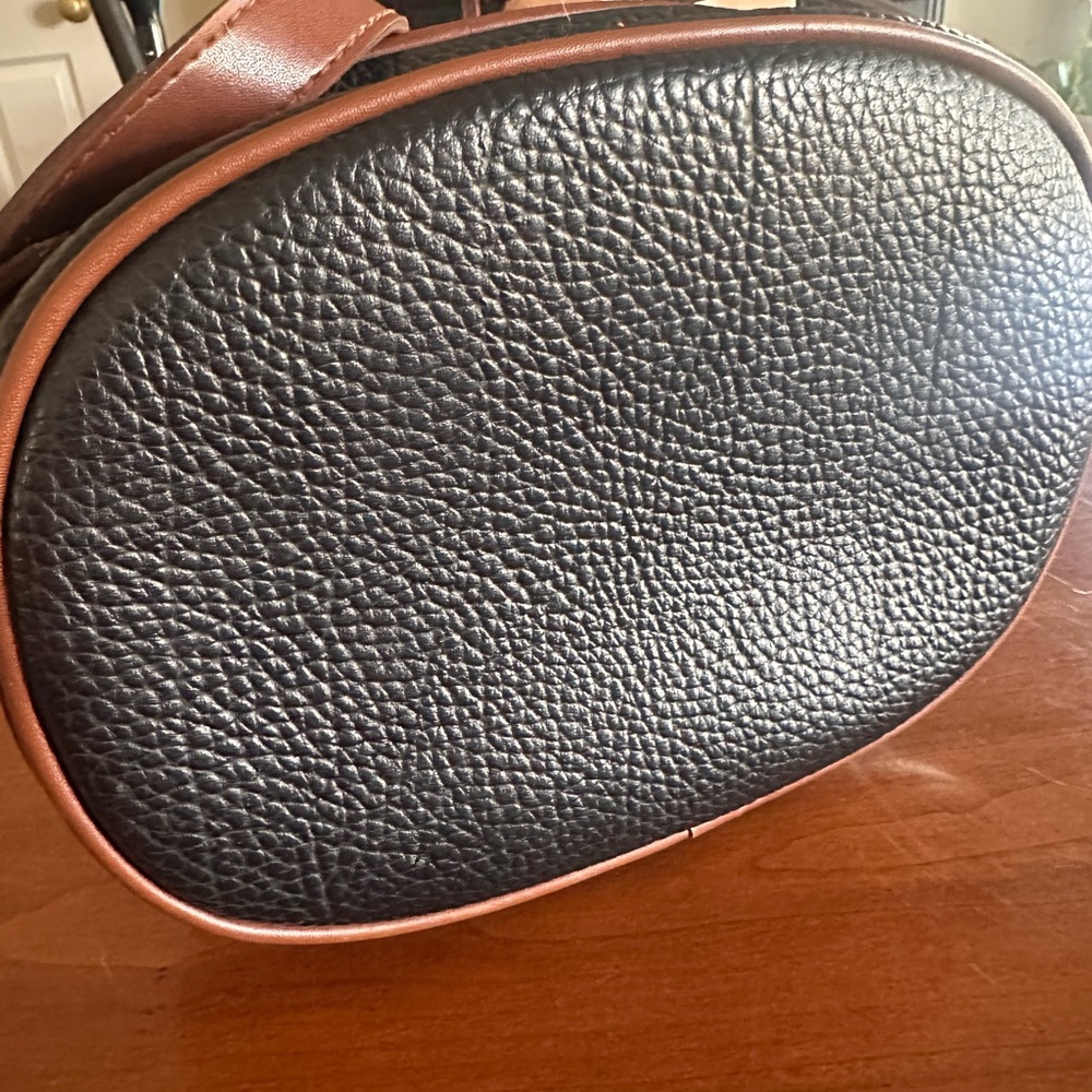 Vintage GUESS 90s Crossbody Camera Bag Black Brown Pebbled Faux Leather - Picture 4 of 10